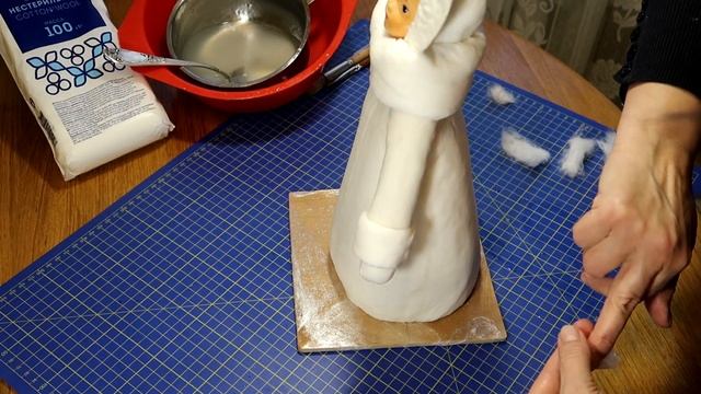 История старой игрушки. Снегурочка. Часть №6 Опушка, посыпка слюдой.
