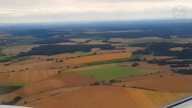 Landing at Paris Charles de Gaulle Airport (Roissy Airport) in France смотреть онлайн