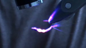 одинарный подвесной крючок имитация мотыля светится в уф и темноте  уф лак GULFF