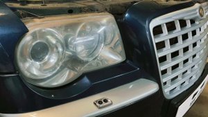 Chrysler 300c. Заменили старый ксенон на новые bi-led линзы.