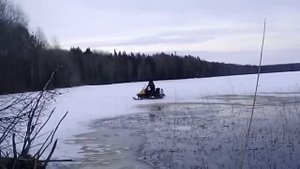 Снегоход тайга по воде! ! ! !