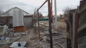 Делал мощьнейший забор .