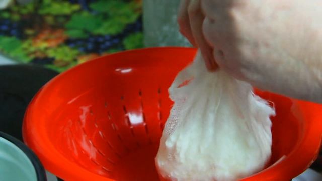 КАК ПРИГОТОВИТЬ ТВОРОГ В ДОМАШНИХ УСЛОВИЯХ ИЗ МАГАЗИННОГО МОЛОКА смотреть онлайн