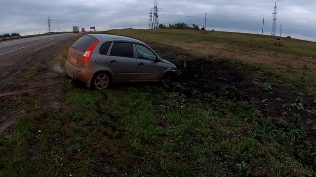 ВЫЛЕТЕЛ В КЮВЕТ! БЕСКОРЫСТНАЯ ПОМОЩЬ НА ДОРОГАХ ! СМОТРЕТЬ ДО КОНЦА!! смотреть онлайн