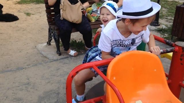 Влог: Наше утро. Варим картошку и делаем салат. Владика часы. Прогулка. смотреть онлайн