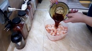 Салат с креветками и ананасом))Вкусный лёгкий салатик с криветками))