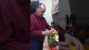 Соленые зелёные помидоры с чесноком без стерилизации. Рецепт от болгара.