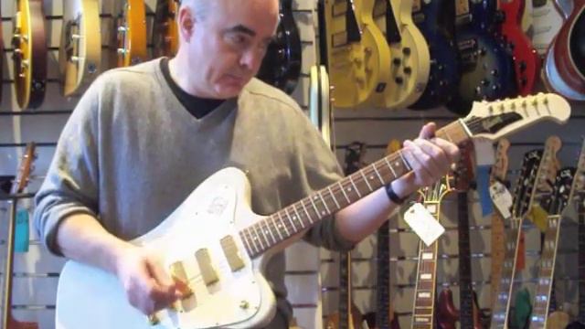 The Gibson Custom Shop Non-Reverse Firebird Demo and Review смотреть онлайн