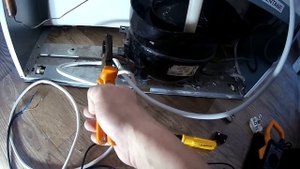 Ремонт холодильника Индезит. Замена компрессора.
