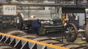 Обработка оси железнодорожного колеса