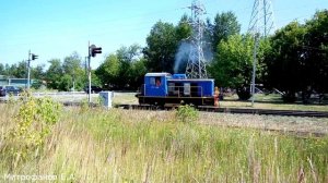 Тепловоз ТГК2-М производит манёвры.