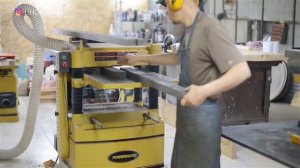 Стол из эпоксидки с приколом, гости больше не придут.