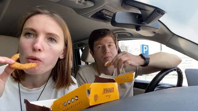 МУКБАНГ БУРГЕР КИНГ В МАШИНЕ | НАМ ДАЛИ ВИЗЫ | БУРГЕР С КРЕВЕТКАМИ | mukbang смотреть онлайн