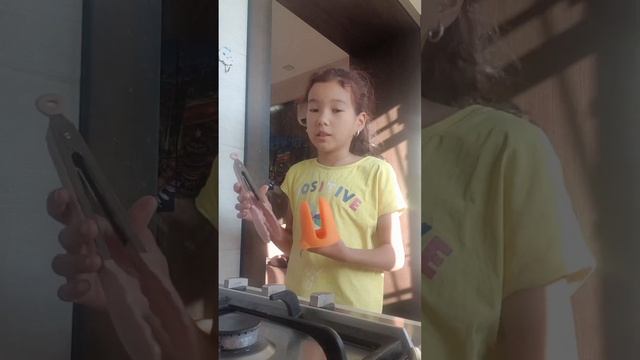 готовим жареные сосиски ??? (надеюсь что я вам помогла??)