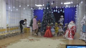 Танец возле ёлки малыши автор песни А Евтодьева