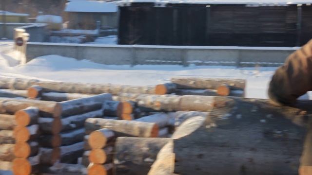 Профессионалы рубят сруб из сухарника! (видео 1)