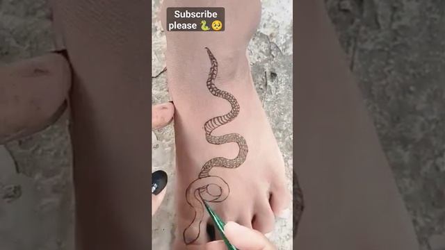 leg henna tattoo? snake tattoo? #snaketattoo #hennatattoo  #henna #mehndi #shorts