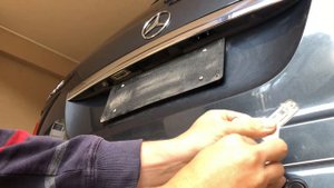 How to Replace Mercedes W164 Licence Plate Bulb