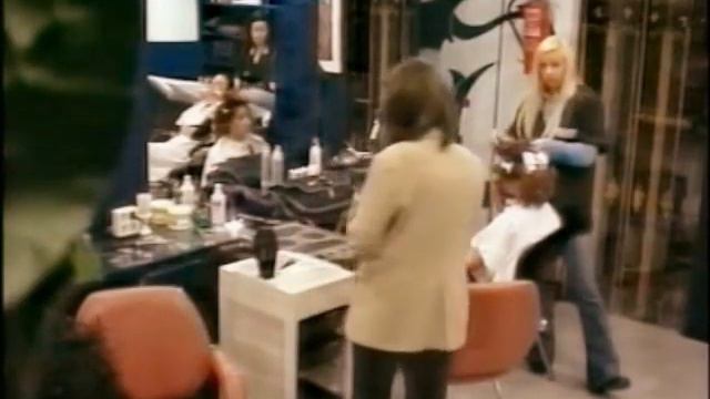 LETICIA MILLS: CÁMARA OCULTA - LA PELUQUERA GOLFA смотреть онлайн