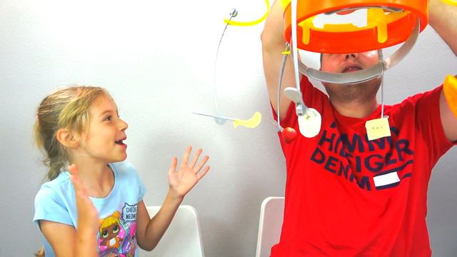 ПОЙМАЙ ЕДУ ЕСЛИ СМОЖЕШЬ Веселый Челлендж CHOW CROWN CHALLENGE! смотреть онлайн