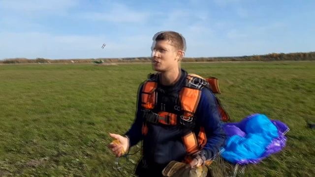 Первые прыжки парашютистов на ПС "Лесник - 3". Аэроклуб Порошино, Киров. смотреть онлайн