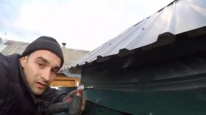 Установка ветровой планки под крыши дома.