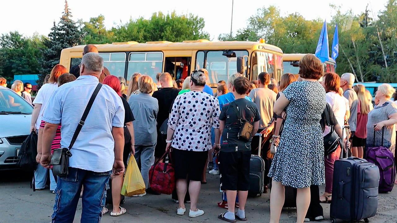 Полсотни ребят из ЛНР отправляются на летний отдых в Ставропольский край