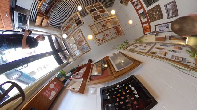 Самый маленький ресторан Лиссабона: сколько в нём столиков? смотреть онлайн