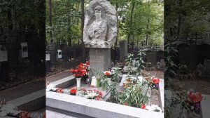 Могила Есенина на Ваганьковском кладбище.