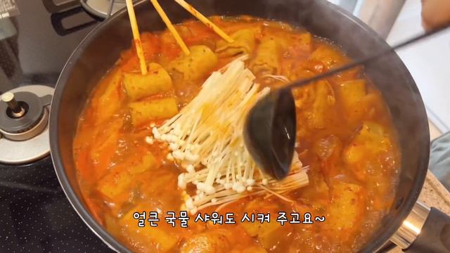 일본 도쿄 브이로그🗼편의점 신상 간식 쇼핑, 마트 장보고 집밥(얼큰 어묵 우동), 산책하다 발견한 함바그 맛집(Hamburg Diner maru), 꽃과 함께하는 소소한 도쿄 일