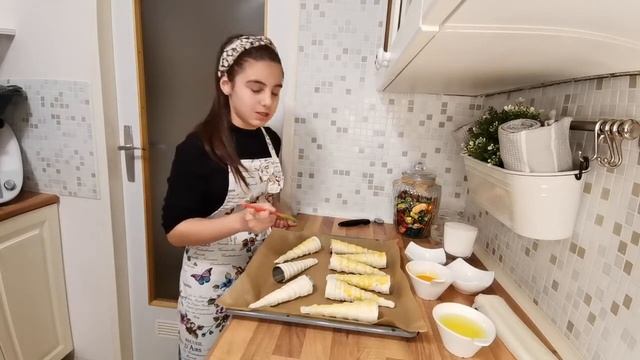 ?Слоёные трубочки с белковым заварным кремом??
