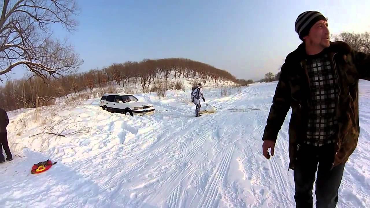 Extreme на капоте по снегу