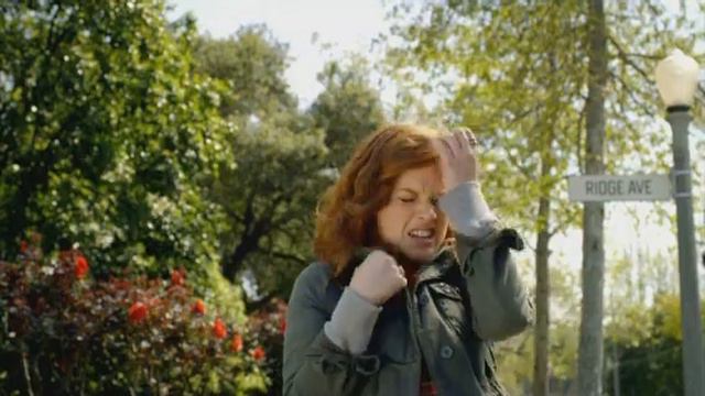 ¡Red Bull Light! Suburgatory (Fuera de lugar) en Cosmopolitan TV смотреть онлайн