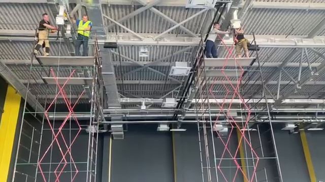 Монтаж подвесных балок для баскетбольной фермы с электроприводом "Спортивные Технологии" смотреть онлайн