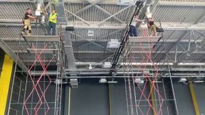 Монтаж подвесных балок для баскетбольной фермы с электроприводом "Спортивные Технологии"