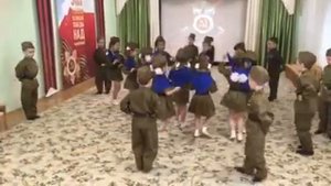 29.04.21г. День Победы Танец "Синий платочек" старшая группа. воспитатель Велиляева З.А.