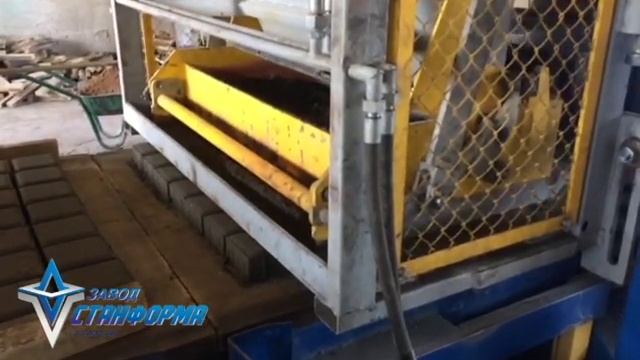 Процесс производства тротуарной плитки 100*200 мм. МАтрица и пуансон от завода "Станформа" смотреть онлайн
