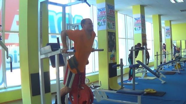 Большие веса – большие мышцы! Отжимания на брусьях, качаем трицепс смотреть онлайн