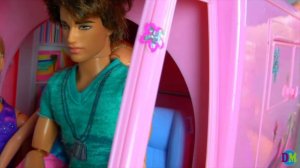 Кукла БАРБИ и их автодом | Семейка БАРБИ | Детки играют в куклы БАРБИ | DM Kinder