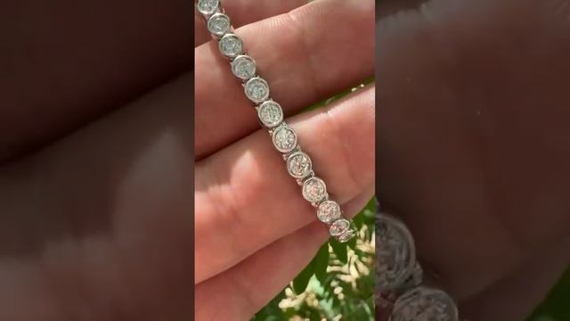 Теннисный браслет с бриллиантами в глухой закрепке. Самая практичная и удобная модель браслета. смотреть онлайн