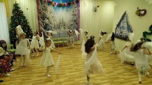 Танец Снежной королевы и льдинок.