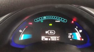 Как завести/включить Nissan Leaf 2017 (1 поколения) и тронуться с места