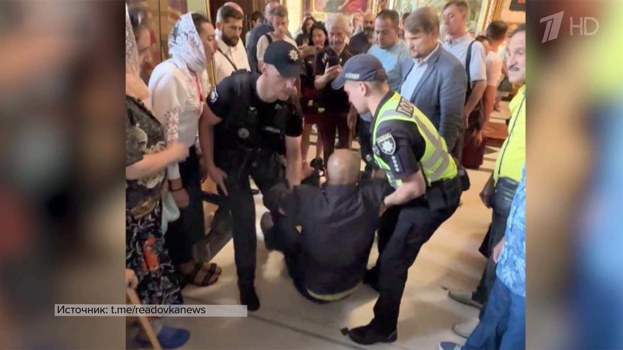 В Киево-Печерской лавре силовики заблокировали три корпуса с верующими и монахами