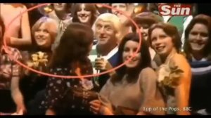 Jimmy Savile molests girl live on Top Of The Pops 1976