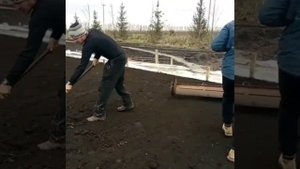 Выравнивание грунта под газон