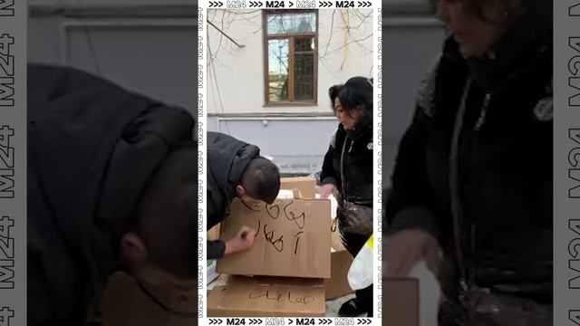 Москвичи привозят вещи для пострадавших к посольствам Турции и Сирии — Москва 24