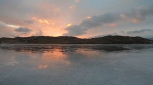 Зимний закат на озере Байкал в бухте Базарная, вблизи села Сахюрта Ольхонского района (таймлапс)