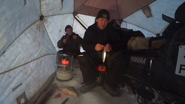 НОВОГОДНЯЯ РЫБАЛКА С СЕМЕНЫЧЕМ 1 серия!!! смотреть онлайн