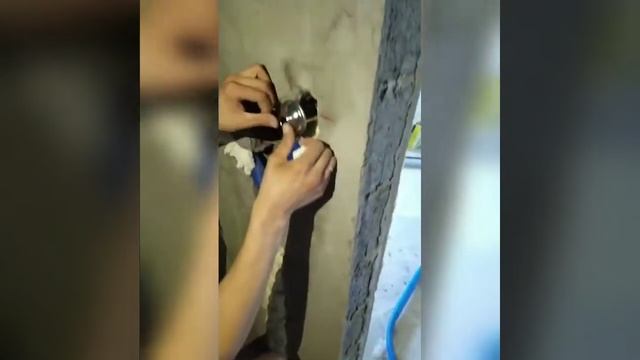 влог. УСТАНОВКА ПОЛОТЕНЦЕСУШИТЕЛЯ. Наглядное пособие как приготовить выхода для полотенцесушителя.
