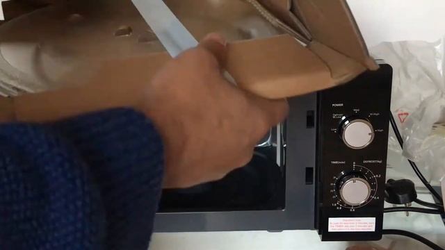 Russell Hobbs RHM2093B Compact Solo Microwave Unboxing & Review смотреть онлайн